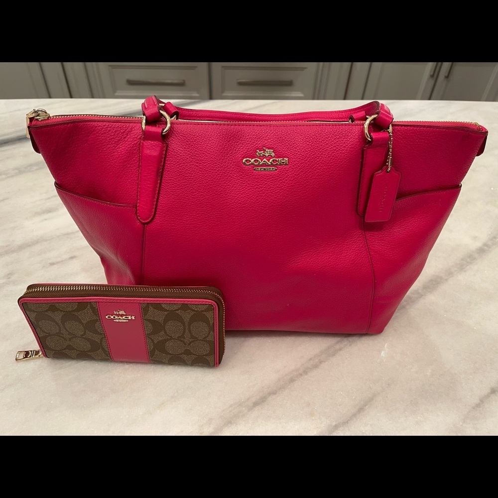 Coach Leather Shoulder Bag/ Tote and matching Monogram Wallet. Smoke-free home